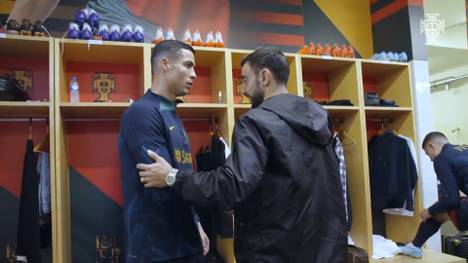 Ein vermeintlich verbitterter Handschlag zwischen Cristiano Ronaldo und United-Teamkollege Bruno Fernandes ging in den sozialen Medien viral. Wie gestört ist das Verhältnis zwischen den beiden? Portugals Joao Mario bleibt gelassen.