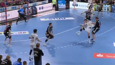 Nach einem schleppenden Start wird der THW Kiel gegen Erlangen am Ende seiner Favoritenrolle doch gerecht. Dafür sorgt auch ein Schachzug von Trainer Filip Jicha. 