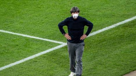 Bundestrainer Joachim Löw muss sein Amt trotz der Niederlage der DFB-Elf im WM-Qualifikationsspiel gegen Nordmazedonien nicht vorzeitig aufgeben. 