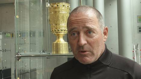 Die Frankurter Legende sieht für die Hessen eine Chance gegen die Bayern. Außerdem erzählt Uwe Bein über die legendäre Nacht nach dem Gewinn des WM-Titels.