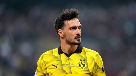 Josip Stanisic kehrt zu Bayern München zurück, Mats Hummels weckt Begehrlichkeit bei der AS Rom und Kevin Stöger wechselt zu Borussia Mönchengladbach.