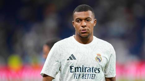 Der Start von Kylian Mbappé bei Real Madrid wird kritisch beäugt. Nun rechnet eine französische Legende mit seinem Landsmann ab.