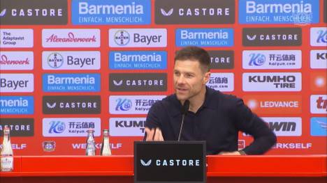 Nach dem letzten Spieltag wird Meistertrainer Xabi Alonso von den Fans von Bayer Leverkusen auf dem Zaun empfangen - eine besondere Erfahrung für den Trainer, wie er hinterher betont.