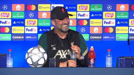 Selbst der Abschluss-Pressekonferenz vor dem Finale gegen Real Madrid ist Jürgen Klopp locker drauf. Die Frage eines Reporters bereitet ihm besonders viel Freude.