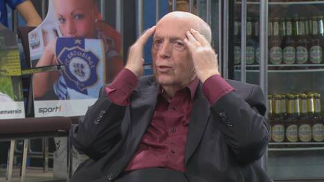 Manager-Legende Reiner Calmund verteidigt leidenschaftlich die aktuellen Leistungen der Nationalmannschaft und frotzelt Thomas Helmer und die früheren Spielergenerationen.