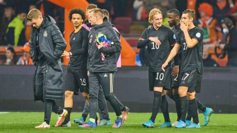 Deutschland holt im Klassiker gegen die Niederlande ein Remis in Amsterdam. Bundestrainer Hansi Flick zeigt sich zufrieden mit dem Auftakt ins WM-Jahr.