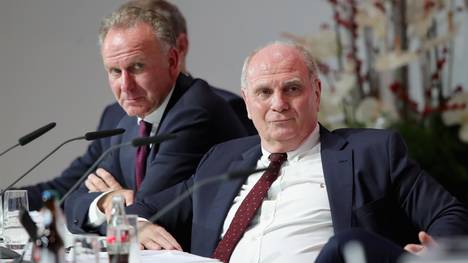 Mit seinen Aussagen zu den Verhandlungen mit David Alaba im CHECK24 Doppelpass hat Uli Hoeneß einiges an Staub aufgewirbelt. FCB-Boss Karl-Heinz Rummenigge nimmt dazu Stellung. 