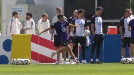 Das DFB-Team ist bereit für das Auftaktspiel der Heim-EM gegen Schottland. Thomas Müller probierte sich im Training an Kunstschüssen.