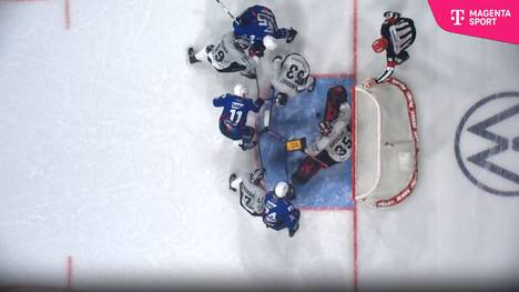 Die Kölner Haie zu Gast in Mannheim. Ein absoluter Eishockey-Klassiker. Trotz ihres aktuellen Höhenflugs beißen sich die Mannheimer die Zähne aus: An Goalie Hudáček und der Kölner Effizienz.