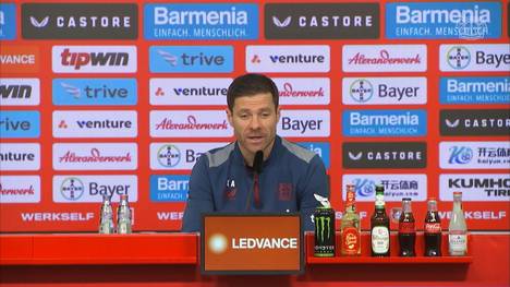 Leverkusen-Trainer Xabi Alonso spricht auf der Pressekonferenz über einen Rekord, den die Werkself gegen Heidenheim einstellen kann.