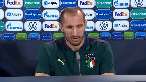 Giorgio Chiellini bezieht Stellung zum Rassismusproblem in der Serie A. Beim Spiel in Florenz wurden Spieler wiederholt rassistisch beleidigt.