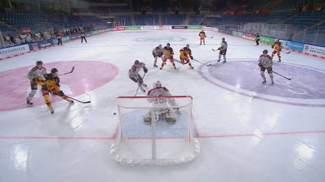 Die deutsche Eishockey-Nationalmannschaft gewinnt auch ihr zweites Gruppenspiel gegen Lettland. Am Sonntag kämpfen beide Teams im Finale um den Turniersieg.