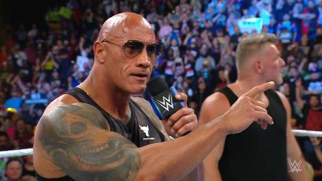 Bei Friday Night SmackDown zieht WWE eine dicke Überraschung aus dem Ärmel: Dwayne "The Rock" Johnson zurück - und zeigt, dass er weder am Mikro noch am Ring etwas verlernt hat.