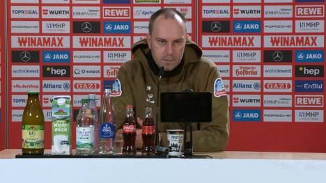 Vor dem Elfmeter, den der VfB zum 2:0-Endstand nutzte, fühlten sich die Bremer ungerecht behandelt. Ole Werner drückt im Nachgang seine Empörung aus.