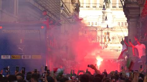 Die Party für die italienische Nationalmannschaft geht weiter. In Rom feiern tausende Fans ihre EM-Helden und es gibt jede Menge Termine für die Europameister.