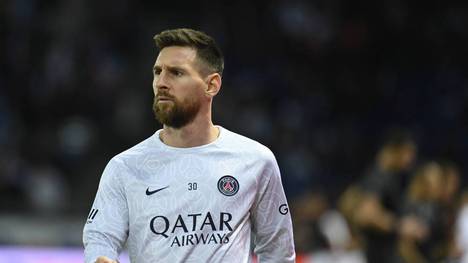 Der Vertrag von Lionel Messi bei Paris Saint-Germain endet am 30. Juni 2023. Zum jetzigen Zeitpunkt ist noch offen, ob der Argentinier noch über diesen Zeitpunkt heraus bei PSG sein Geld verdienen wird. 