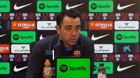 Angesichts der Wechselgerüchte und des Interesses Arsenals an Barca-Spieler Raphinha, versucht FC Barcelona-Trainer Xavi die Mannschaft zusammenzuhalten und betont mehrmals, dass "niemand gehen" solle.