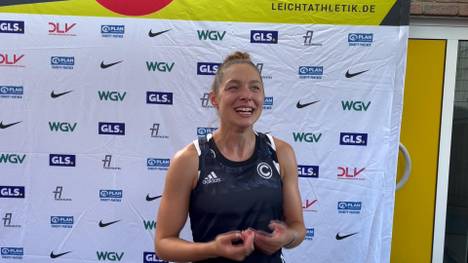 Gina Lückenkemper feiert einmal mehr den Gewinn der Deutschen Meisterschaft. Im Interview mit SPORT1 spricht sie über ihren Erfolg über 100 Meter und über die Standing Ovations für sie.