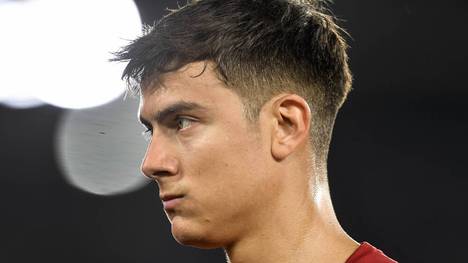 Paulo Dybala muss für den Sieg gegen US Lecce möglicheraweise einen hohen Preis zahlen. Ausgerechnet beim Erzielen des 2:1-Siegtreffers verletzte sich der Stürmer und musste unverzüglich ausgewechselt werden. 