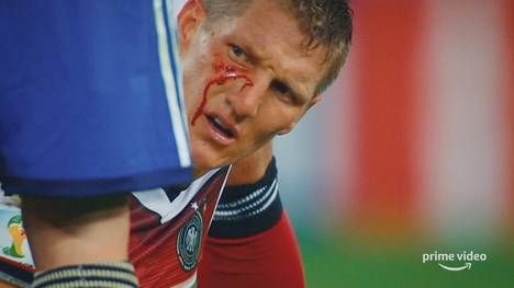 Es geht um viele Erinnerungen. Die große Karriere von Bastian Schweinsteiger ist verfilmt worden. Es kommen viele Fußball-Größen zu Wort. Produziert wurde die Doku von Star-Schauspieler Til Schweiger.